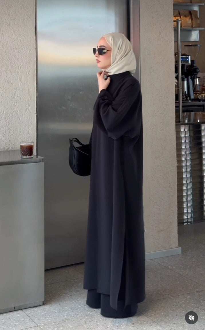 Iconic modest set