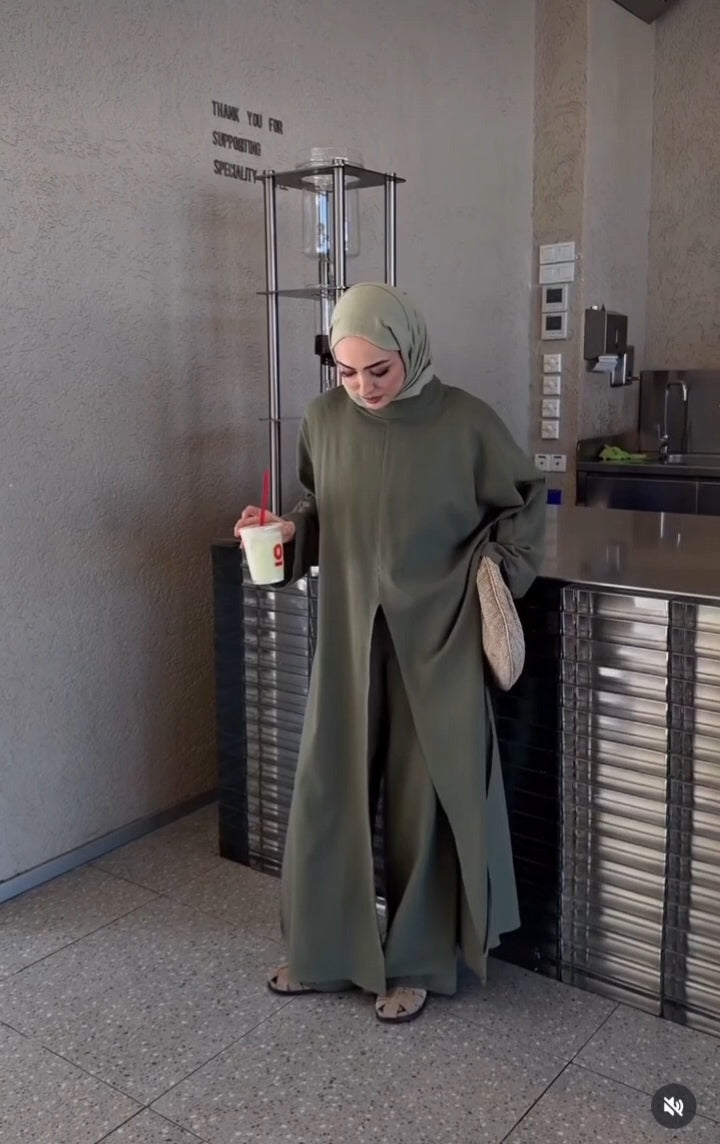 Iconic modest set