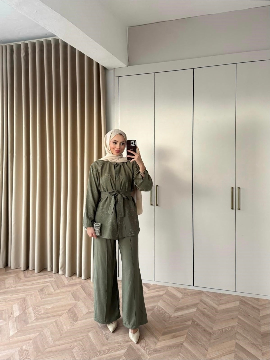 Elegant modest set